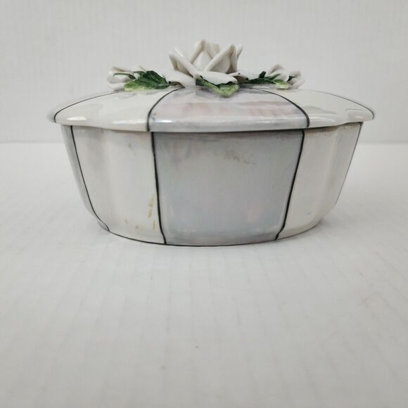 Vintage 1945 Porcelain de France Lusterware Trinket Box &Lid Gray Embossed Roses - Picture 3 of 9